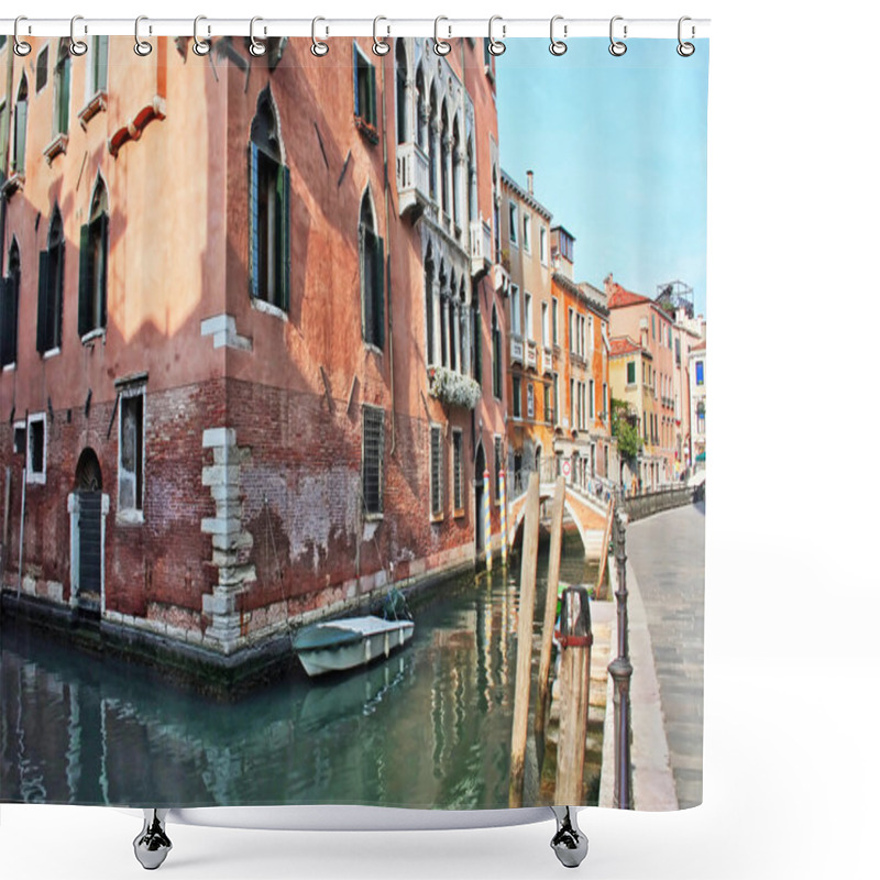 Personality  Venice House On Water Shower Curtains