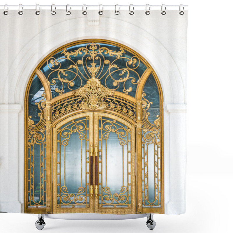 Personality  Door With Gold Ornate Pattern Shower Curtains