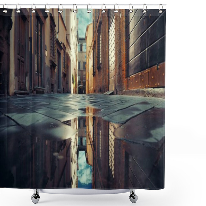 Personality  Lucca Street Reflection Shower Curtains