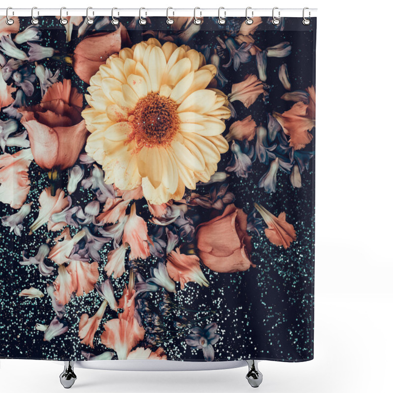 Personality  Mix Flowers On Shiny Background. Minimalism Fashion Shower Curtains