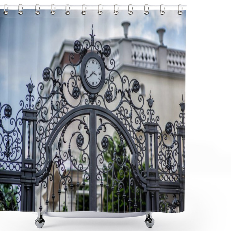 Personality  Iron Forged Large Gate  Shower Curtains