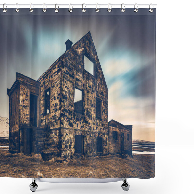 Personality  Old Damaged House Shower Curtains