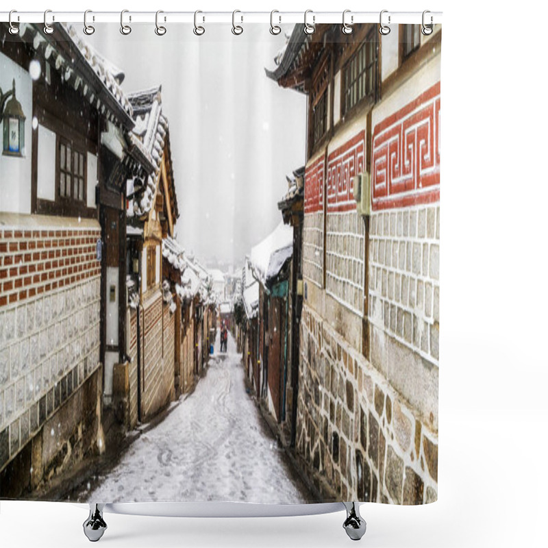 Personality  Bukchon Hanok Village Alleyway Winter Shower Curtains