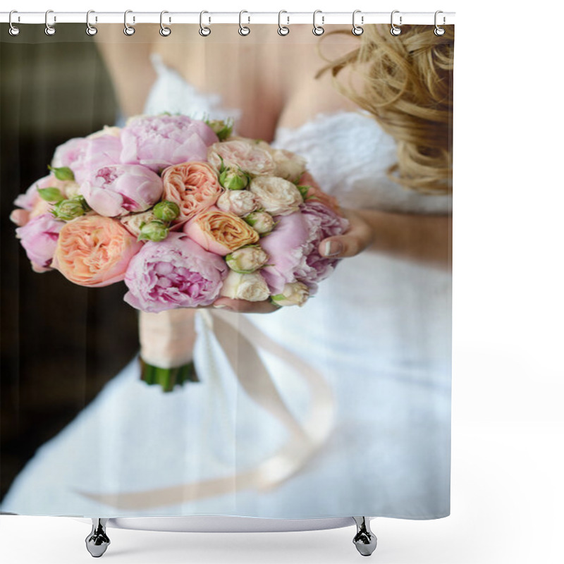 Personality  Beautiful Blonde Bride With Bouquet Shower Curtains