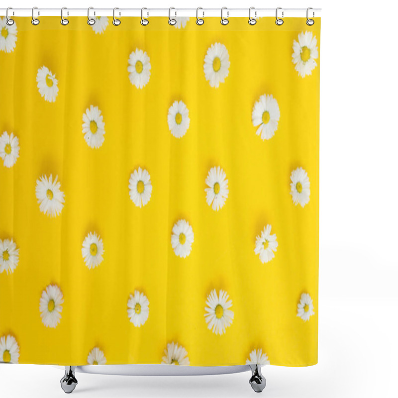 Personality  Floral Pattern Of White Chamomile Daisy Flowers Shower Curtains