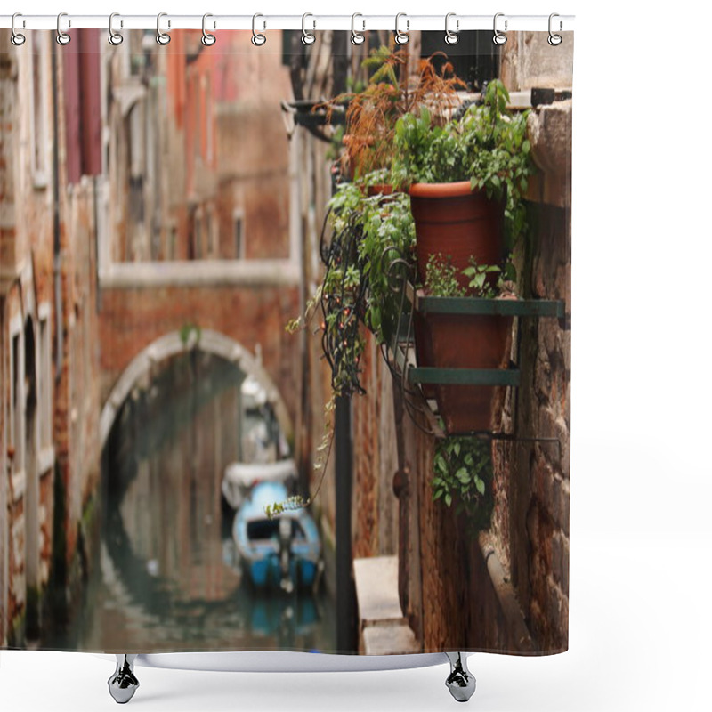 Personality  Venetian Lonely Channel Shower Curtains