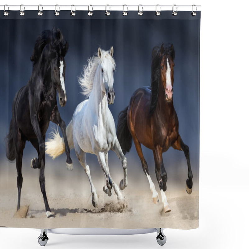 Personality  Horse Run Fast Shower Curtains