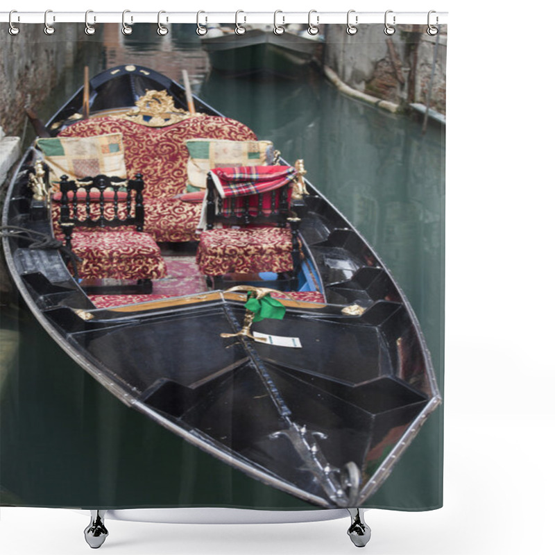 Personality  Gondola Venice Shower Curtains