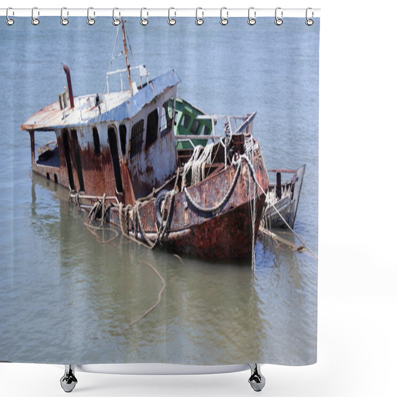 Personality  Ship Wreck Shower Curtains