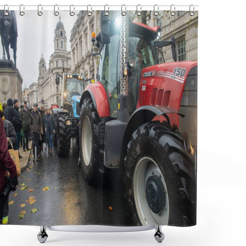 Personality  .London, UK. 19th Nov 2024. Protesters And Tractors At The London Farming Rally In Whitehall, In Protest Of The Government's Plans To Cut Agricultural Property Relief On Inheritance Tax For Farms. Shower Curtains