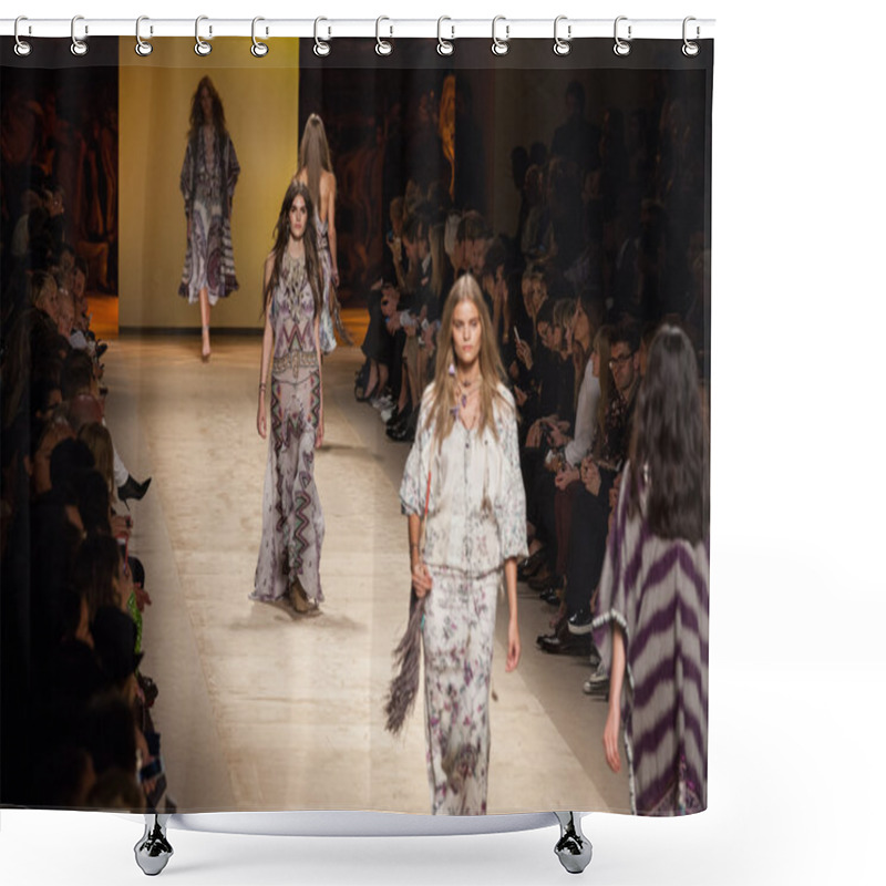 Personality  Etro - Milan Fashion Week Womenswear Spring-Summer 2015 Shower Curtains