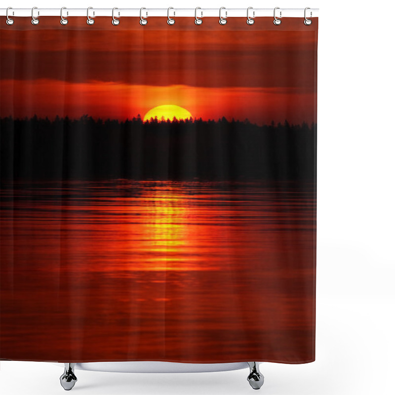 Personality  Rising Sun Background Shower Curtains