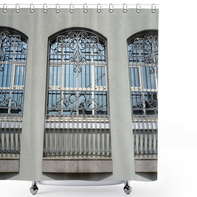 Personality  Windows Of Building With Grid Shower Curtains