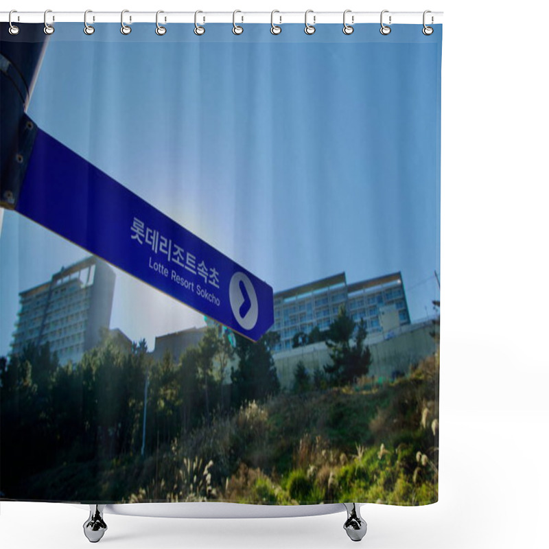 Personality  Sokcho City, South Korea - November 3rd, 2024: A Directional Sign Pointing To Lotte Resort Sokcho Stands Against A Clear Sky, With The Resort Building Visible In The Background Atop A Coastal Hill. Shower Curtains