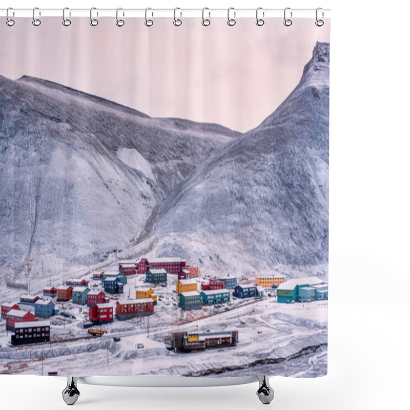 Personality  Wallpaper Norway Landscape Nature Of The Mountains Of Spitsbergen Longyearbyen Svalbard Building Snow City On A Polar Day With Arctic Winter  In The Sunset  Shower Curtains