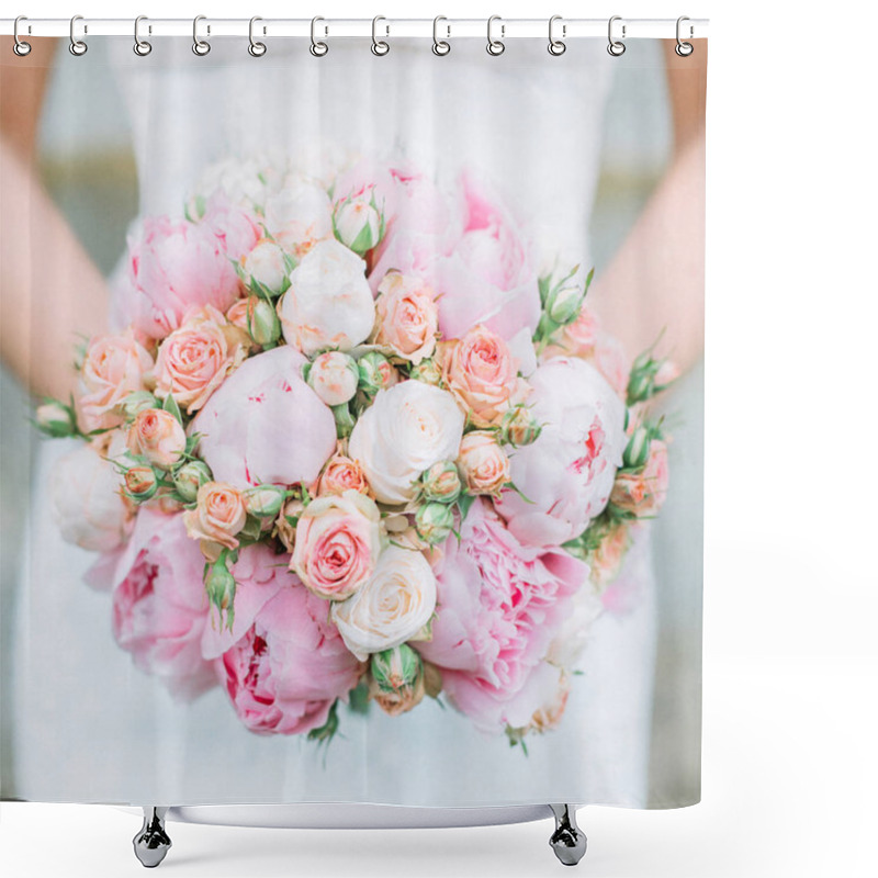 Personality  Beautiful Wedding Bouquet In Bride's Hands Shower Curtains