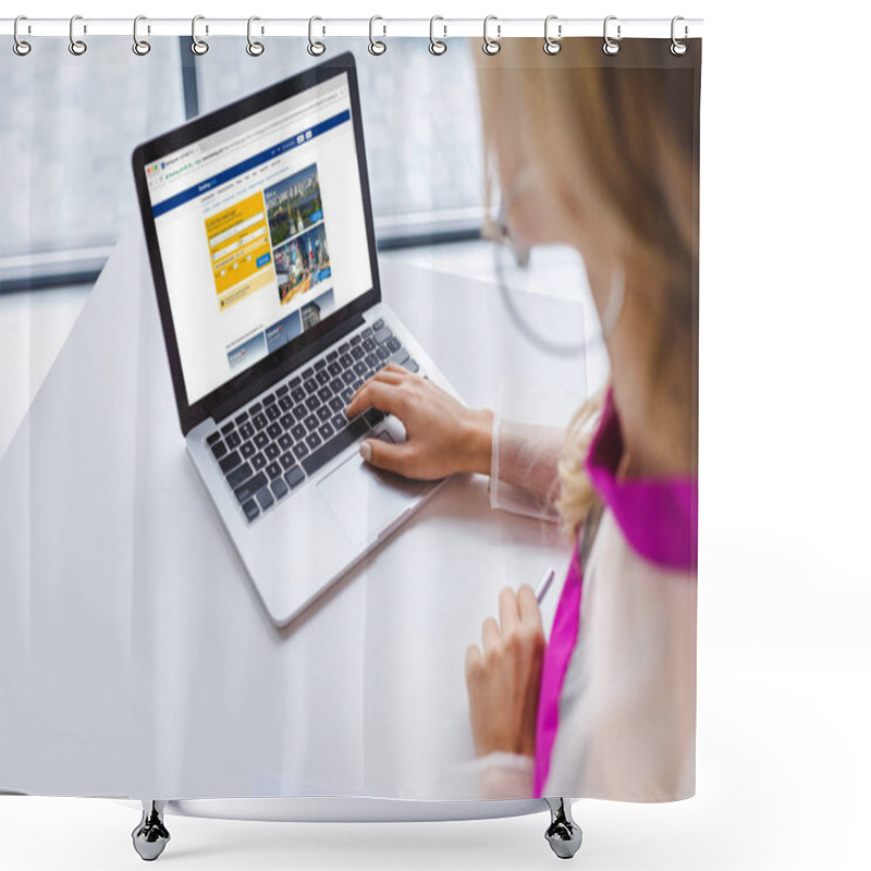 Personality  Woman Using Laptop With Booking Shower Curtains