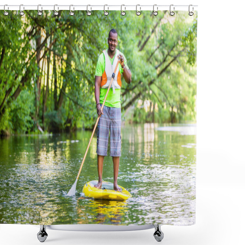 Personality  Mann Beim Stehpaddeln Auf SUP Auf Fluss Shower Curtains