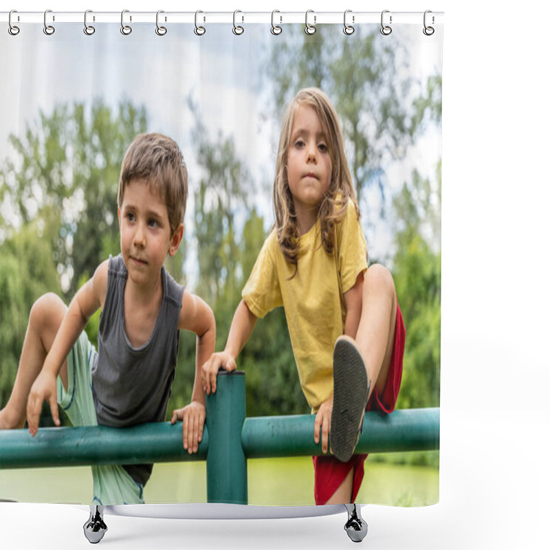 Personality  Twins Boys And Girls Have Fun Climbing Metal Pipes To Play And Screaming Shower Curtains