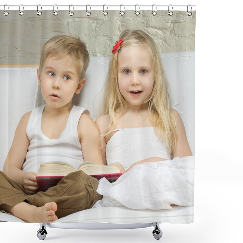 Personality  Surprised Children, Cute Boy And Girl - Fun Shower Curtains