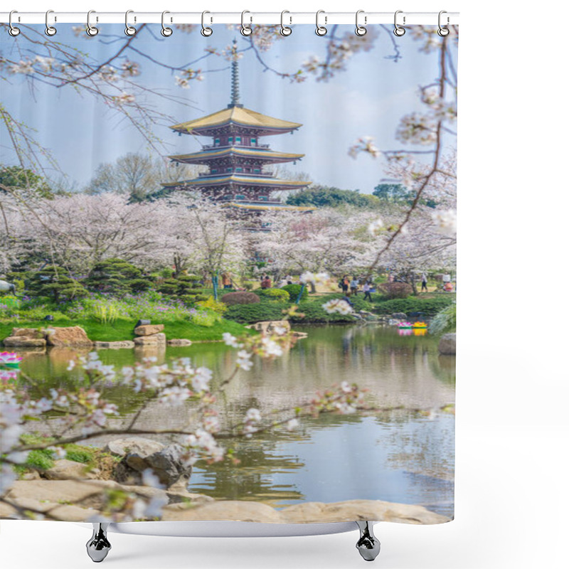 Personality  Wuhan Cherry Blossom Garden Scenery In Spring Shower Curtains