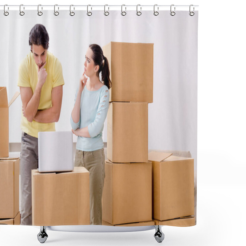 Personality  Young Pair Moving To New Apaprtment  Shower Curtains