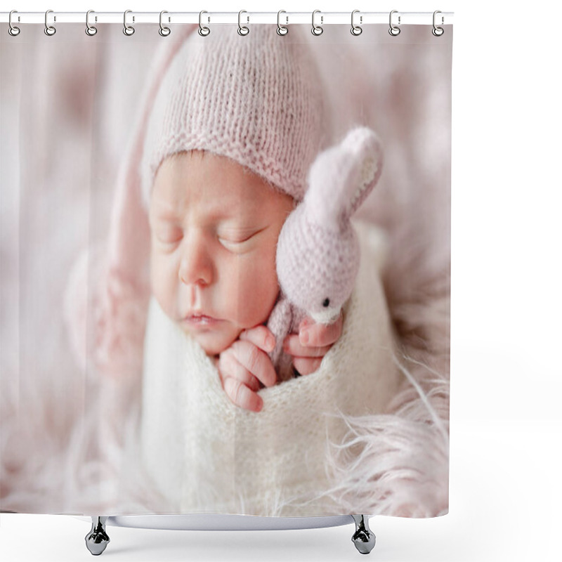 Personality  Cute Sleepy Newborn Baby Shower Curtains