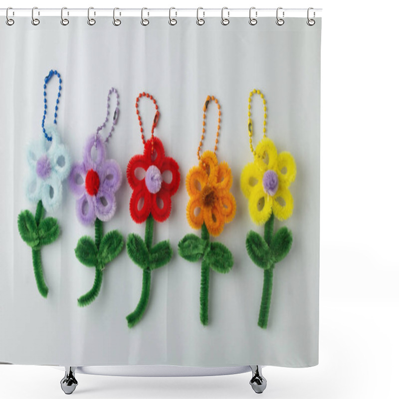 Personality  Flower Pipe Cleaner Accessories, Key Chain Set, Daisy Flowers In Various Colors With Tape On White Shower Curtains