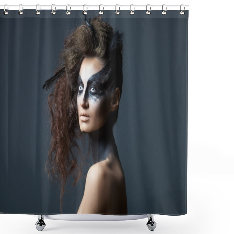 Personality  Fashion Crow Girl With White Eyes Shower Curtains