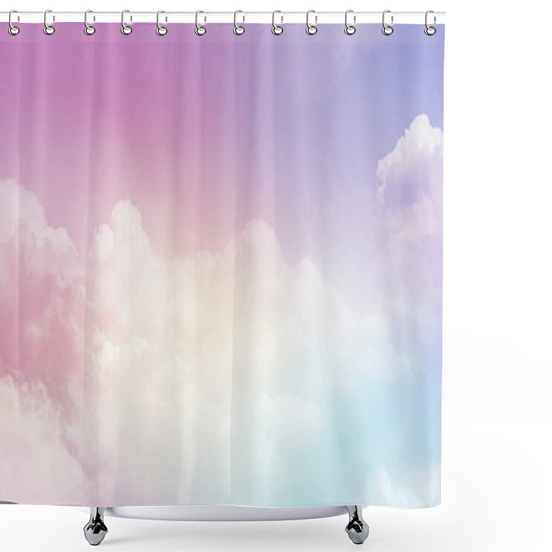 Personality  Soft Pastel Gradient Background With Gentle Transitions Shower Curtains