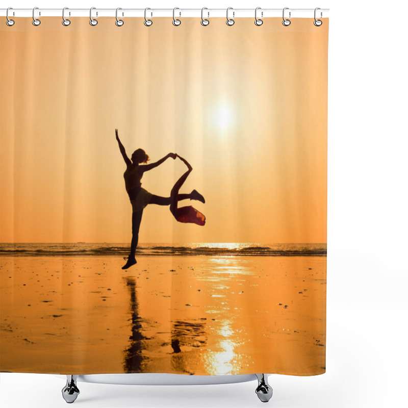 Personality  Dancing Shower Curtains