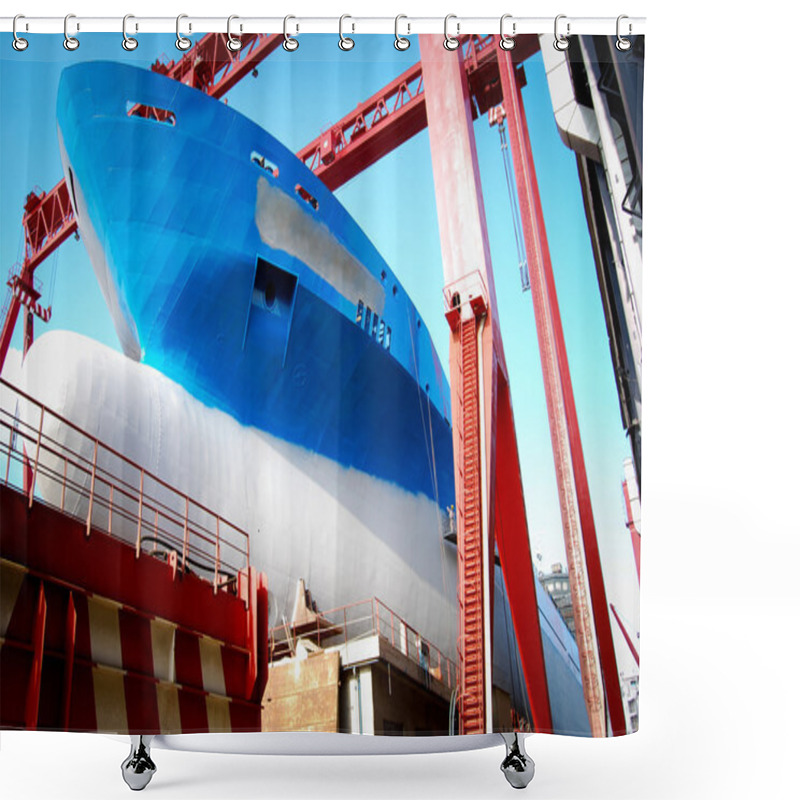 Personality  Shipbuilding Shower Curtains