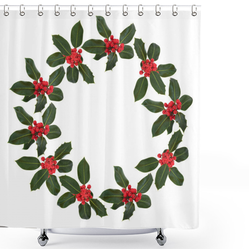 Personality  Holly Leaf And Berry Wreath Shower Curtains