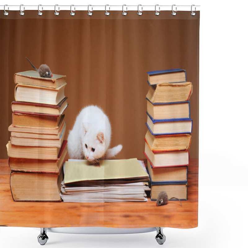 Personality  White Cat Looking At The Plush Mouse Shower Curtains