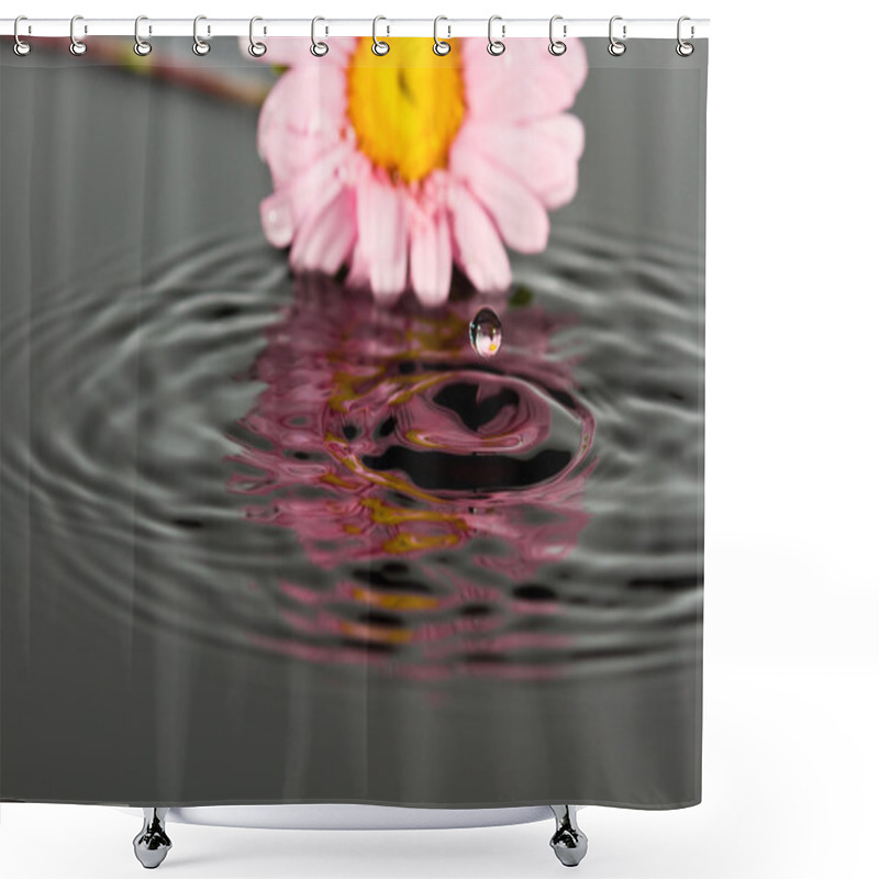 Personality  Small Pink Flower Lay In Water Shower Curtains