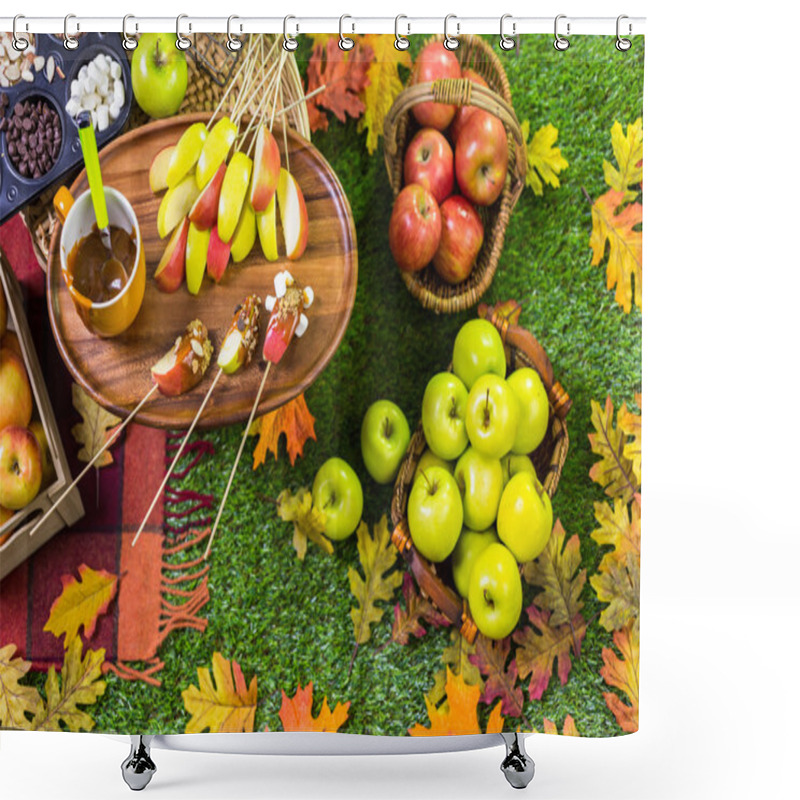 Personality  Fresh Caramel Apple Slices Shower Curtains