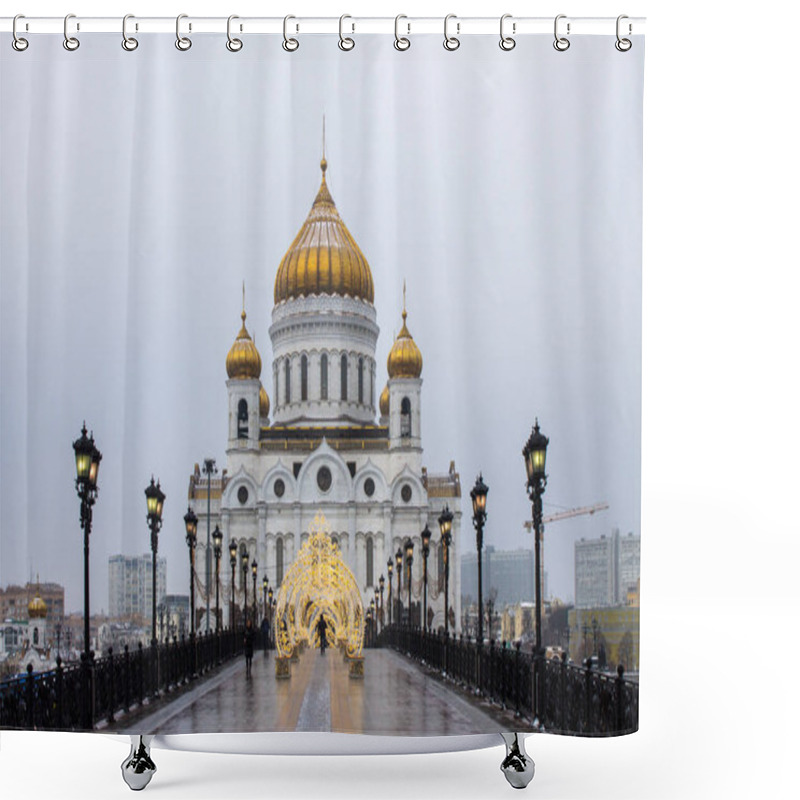 Personality  Moscow, Russia, December, 20, 2020: View Of The White Cathedral Of Christ The Saviour And The Bridge With Christmas Decorations On A Cloudy Winter Day And Space For Copying Shower Curtains