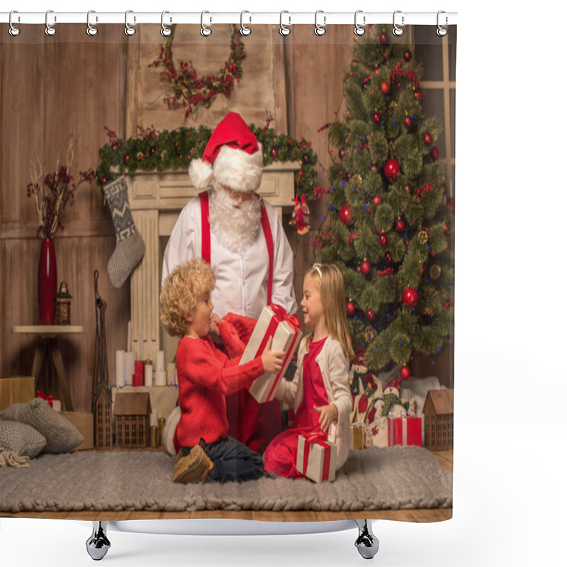 Personality  Santa Claus And Children With Christmas Gifts Shower Curtains