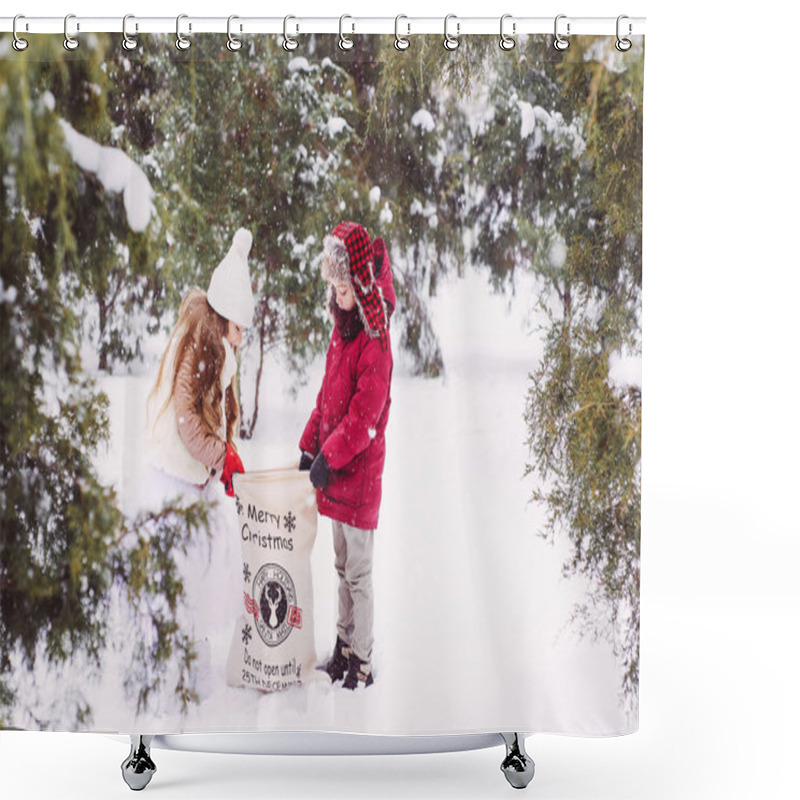 Personality  Children's Love, Friendship, Babes In The Wood, Gifts Shower Curtains