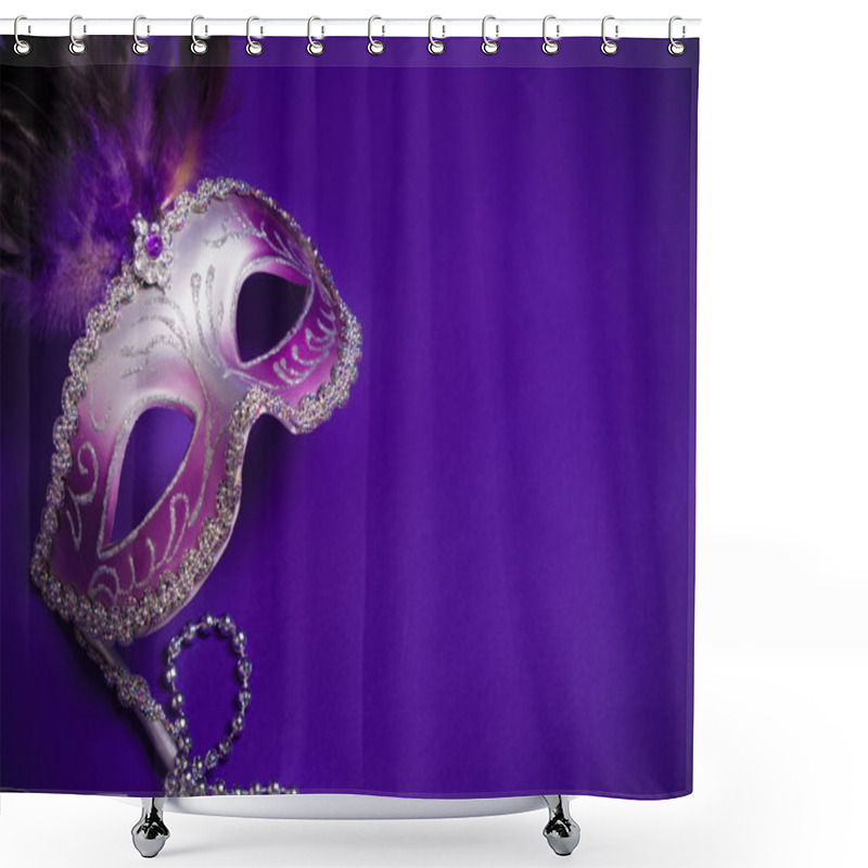 Personality  Purple Mardi-Gras Or Venetian Mask On Purple Background Shower Curtains