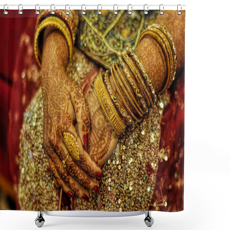 Personality  Henna On Brides Hands Shower Curtains