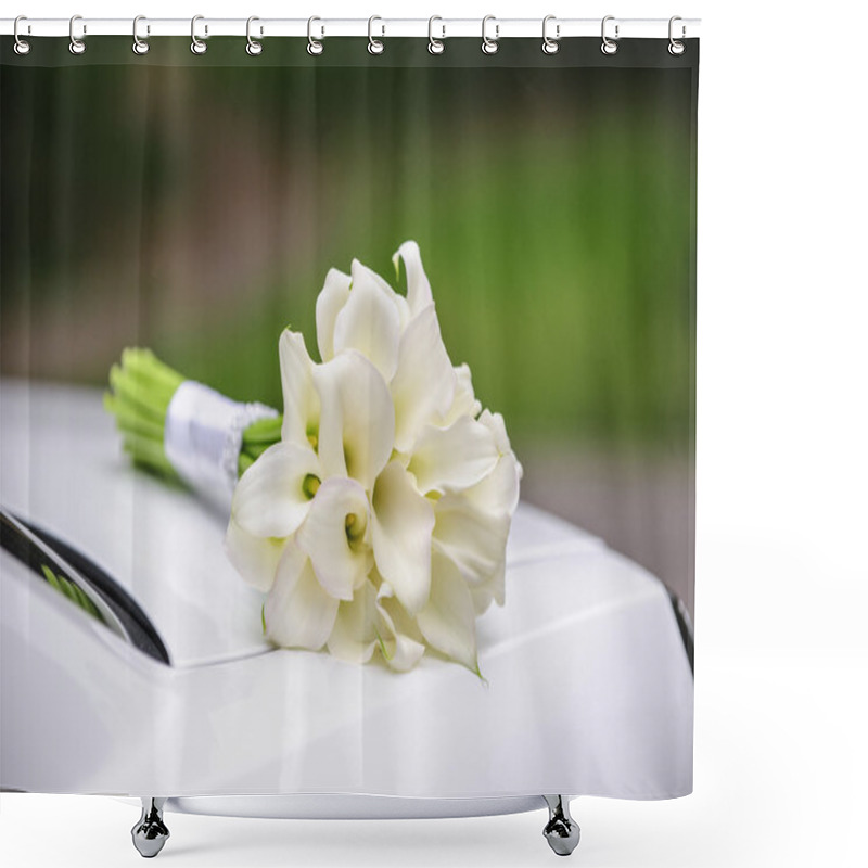 Personality  Beautiful Wedding Bouquet Of White Calla Shower Curtains