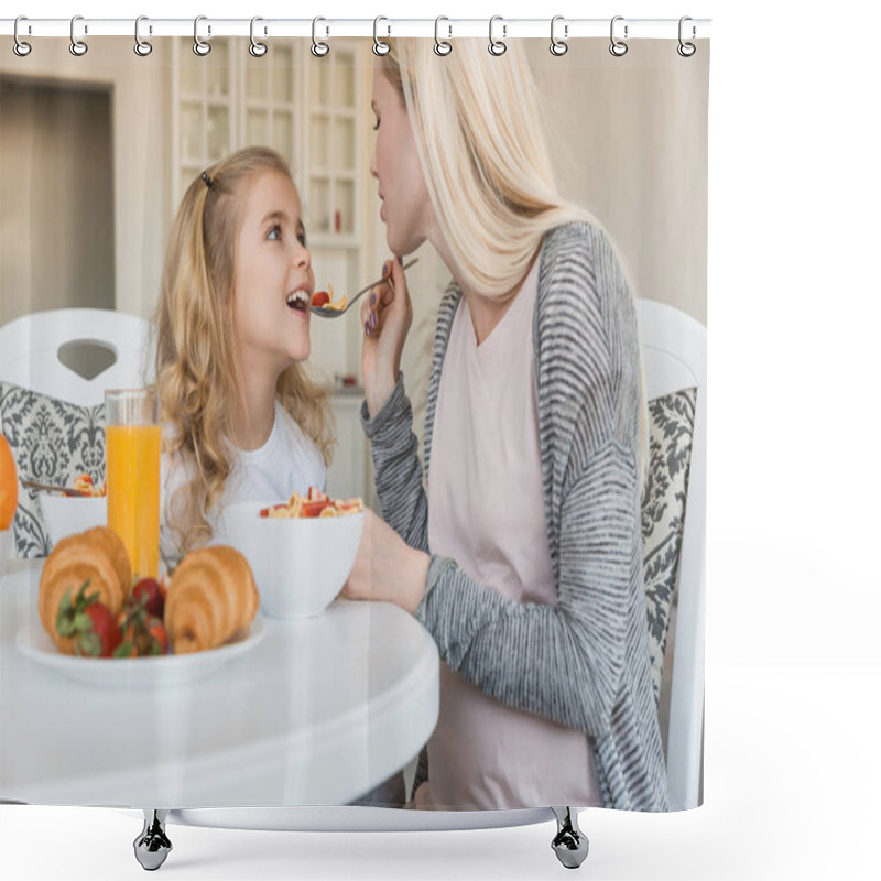 Personality  Feeding Shower Curtains