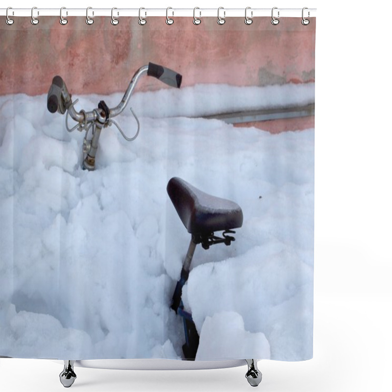 Personality  Bike In Snow Shower Curtains