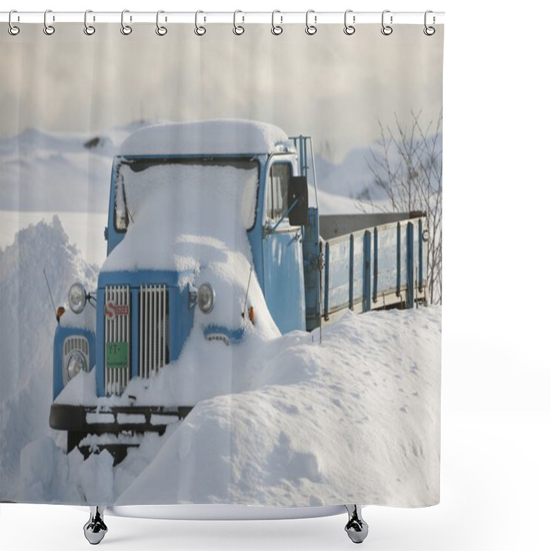 Personality  Truck Is Snowed Shower Curtains