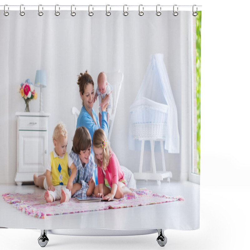 Personality  Mother And Kids Playing In Bedroom Shower Curtains