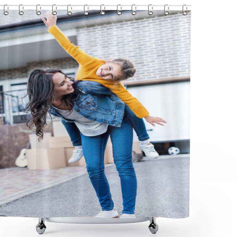 Personality  Daughter Piggyback Riding Mother Shower Curtains