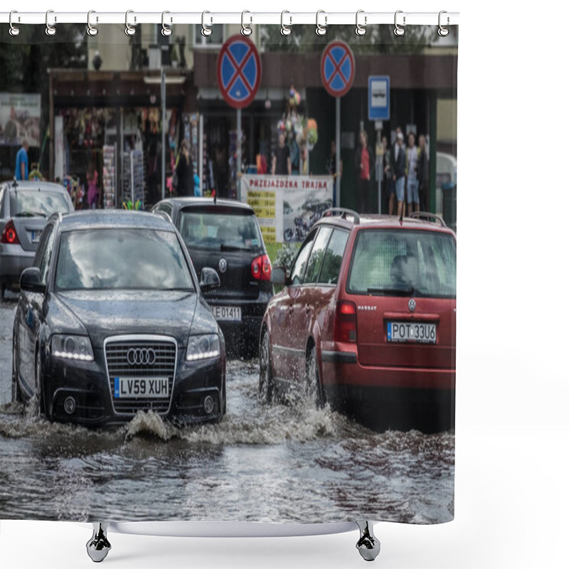 Personality  Cars On A Flooded Street Shower Curtains