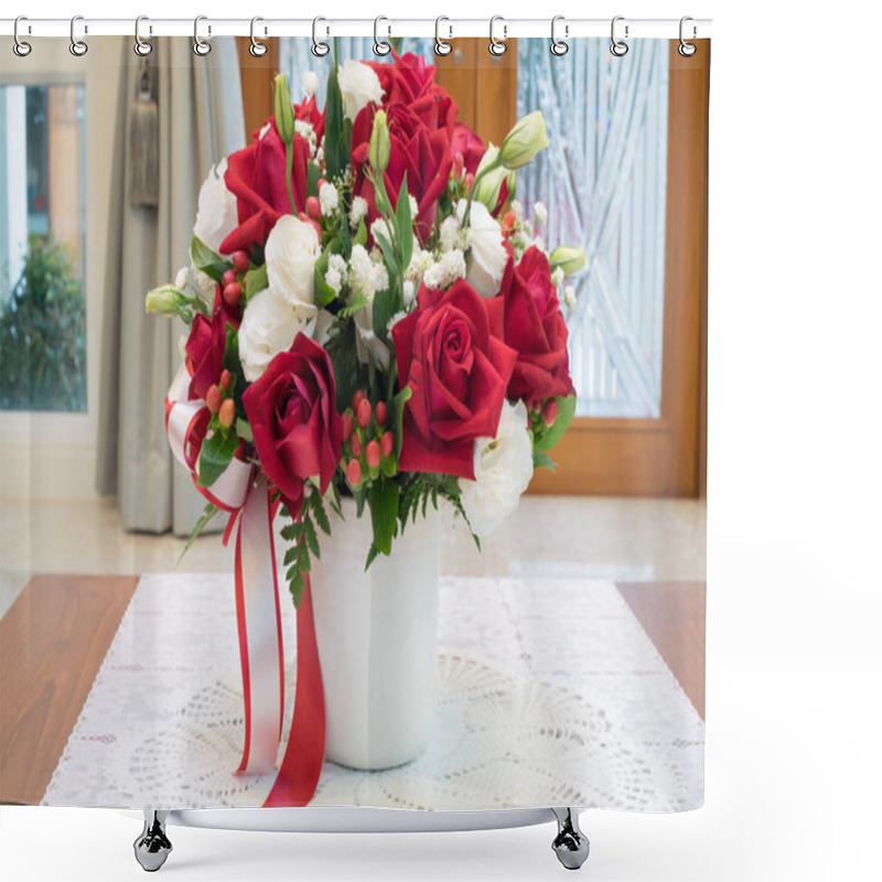 Personality  Roses Flowers Bouquet Inside Vase On Desk In House Decoration Shower Curtains