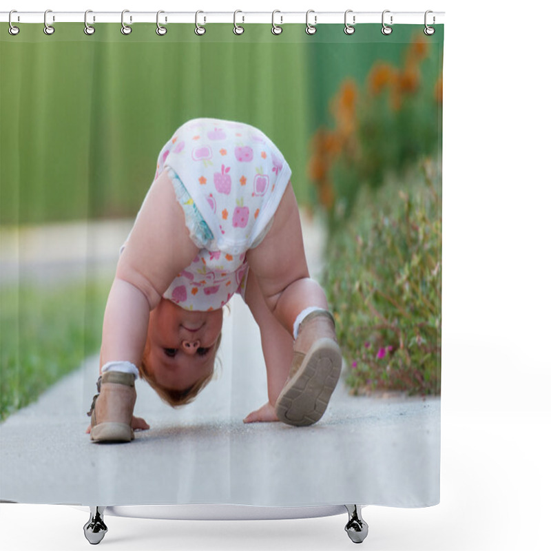 Personality  Baby Is Just Playing On The Street Shower Curtains